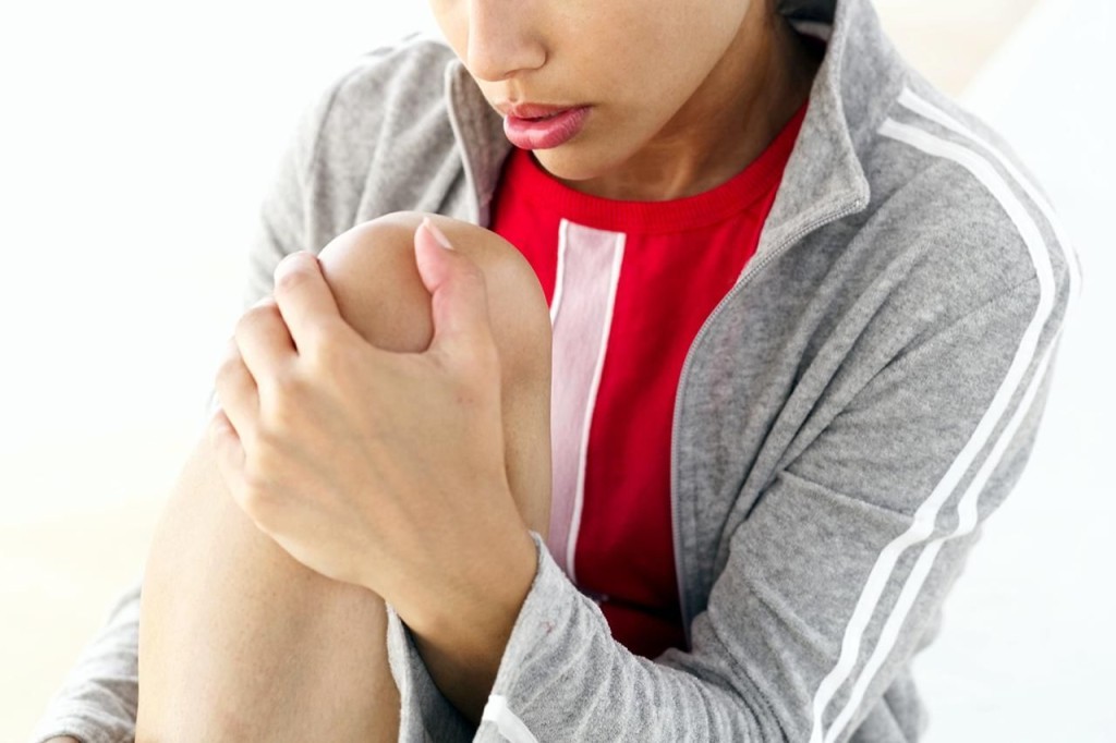 Why Do Your Knees Crack and How to Prevent It? - kneesafe.com